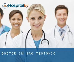 Doctor in São Teotónio